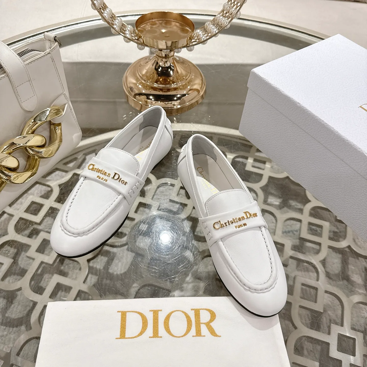 👟👟Ex-factory price 640👟👟 Dior Dior | 2025 ˢˢD Home 2025 spring and summer new products The latest popular slip-on letter buckle loafers series〰 Original purchase, development and production👍🏻This Dior loafer is carefully made of black smooth cow leather, and the front letter plate is decorated with a gold-toned Christian Dior Paris logo. Paired with a leather-injected outsole, it adds classic style to any casual look. Upper: original cowhide/cow suede, lining: cowhide, outsole: injection molded leather outsole imported from Italy, heel height: 1cm, size: 35-42 (customized at 40.41.42)